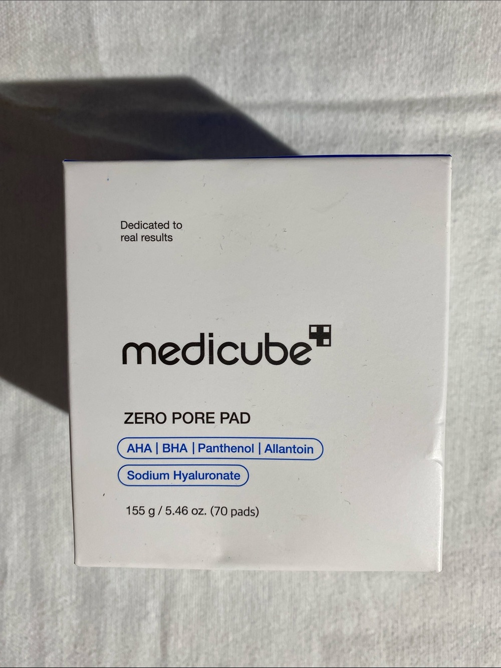 Medicube Zero Pore Pad – White & Blue